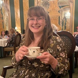 Meet your Posher, Greer